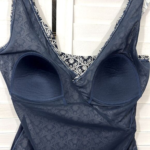 Nip Tuck Size 8 One Piece Swimsuit Blue & White Ruffle - Picture 11 of 16